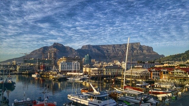 ملف:Cape-town-port-boats.jpg