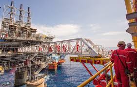 منصة بحرية لإنتاج الغاز.jpg