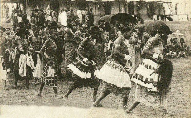 ملف:The célébration at Abomey(1908). - Dance of the Fon fêtiche-women.jpg