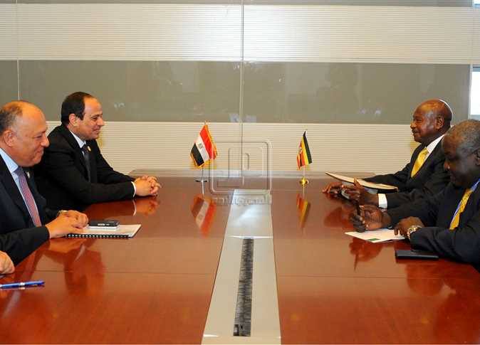 ملف:Sisi-Museveni-table-2016-12-18.jpg