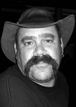 ملف:Mark Atkins Didgeridoo Player.jpg