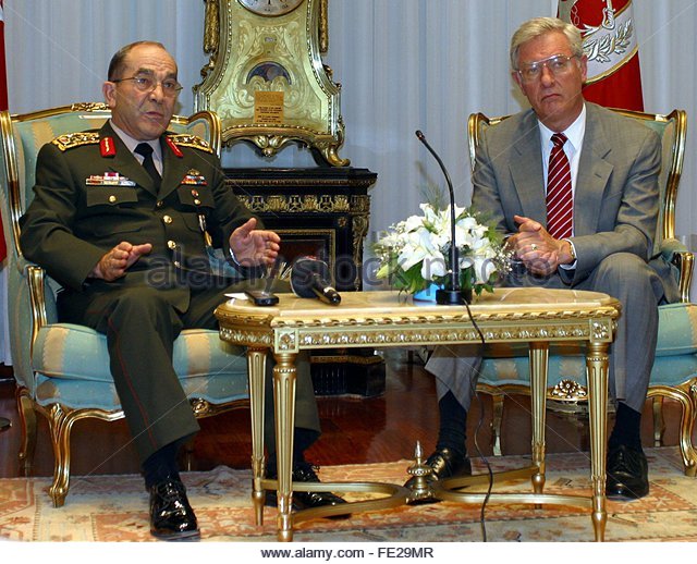 ملف:US-Ambassador-Robert-Pearson-chats-with-Turkish-General-Chief-of-Staff-Hilmi-Ozkok.jpg