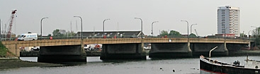 ملف:Northam Bridge (cropped).jpg