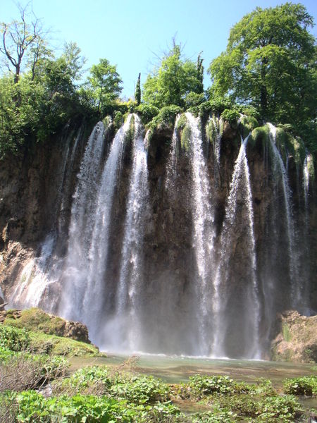 ملف:Parc national des lacs de Plitvice-Chutes d'eau.jpg