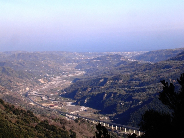 ملف:Mammola - Panorama Vallata del Torbido.jpg