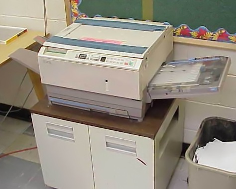 ملف:Xerox photocopier in GlenOak High School library 2004.jpg