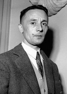 جوليان گراك في 1951