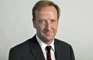 ملف:Alex Younger.gif