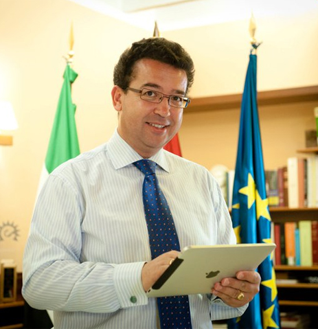 ملف:Fernando Jesús Manzano Pedrera - Presidente del Parlamento de Extremadura.png