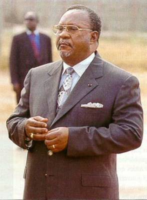 Joachim Yhombi-Opango.jpg