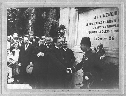 ملف:Cérémonie annuelle pour les morts de Crimée.jpg