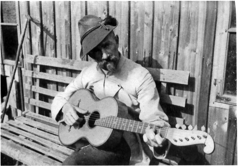 ملف:1921 - Anton Günther - Mit Gitarre.jpg