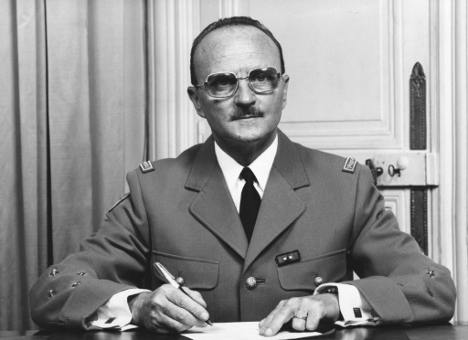 ملف:Le général Jean Lagarde, le 5 mars 1975.jpg