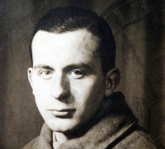 ملف:1430598029 donald de rochecouste before.jpg