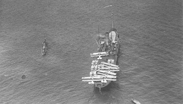 ملف:Seaplane carrier Dédalo, September 1925.jpg