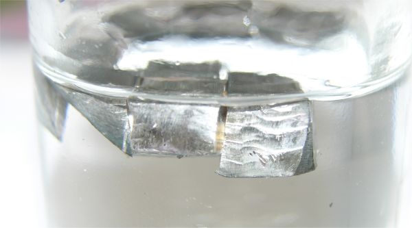 ملف:Lithium paraffin.jpg