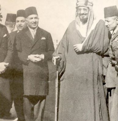 ملف:أحمد باشا النقيب والملك عبد العزيز.jpg