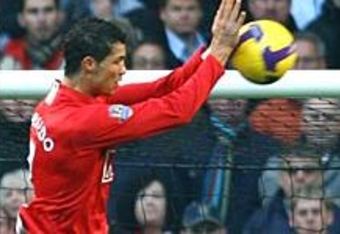 ملف:Cristiano red.jpg