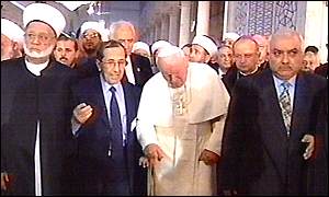 يوحنا بولس الثاني في المسجد الأموي بدمشق كأول بابا يدخل مسجداً