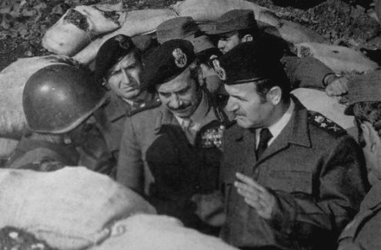 ملف:President Hafez al-Assad, Golan front, October 1973.jpg