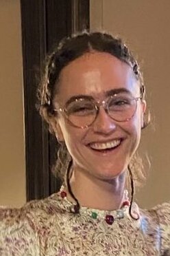 Ella Emhoff - E1cSegEXIAAthfx (cropped).jpg