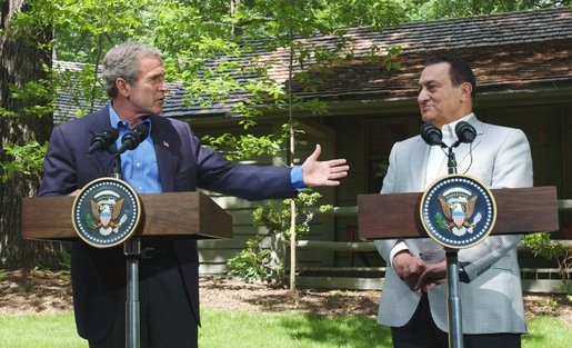 ملف:Hosni Mubarak with George W. Bush.jpg