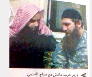 أبو عمر الشيشاني (يمين) مع حجاج العجمي.