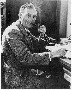 Edwin Hubble with pipe.jpg