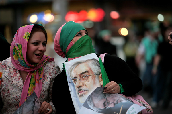 ملف:Mousavelecsuporters.jpg
