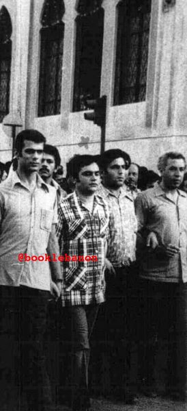 نجاح واكيم (اقصى اليسار) بمظاهرة طلابية