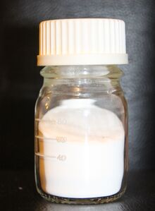 Sample of sodium dithionite.jpg