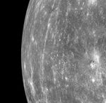 صورة قريبة سطح عطارد التقطتها مركبة الفضاء مسنجر نشرتها ناسا في 14 أبريل 2011