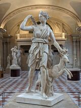 Statue of Artemis reaching into her quiver