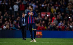 بكية اثناء اعتزاله.jpg