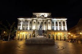 Staszic Palace and Nicolaus Copernicus monument
