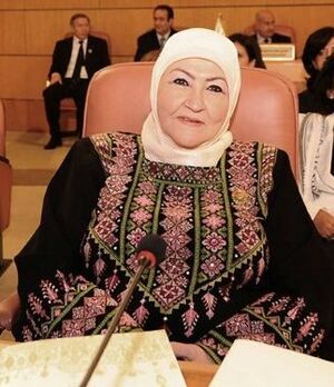 أمينة عباس.jpg