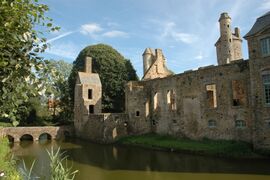 Vue de l'arrière - Château de Gratot.jpg