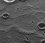 صورة قريبة سطح عطارد التقطتها مركبة الفضاء مسنجر نشرتها ناسا في 14 أبريل 2011