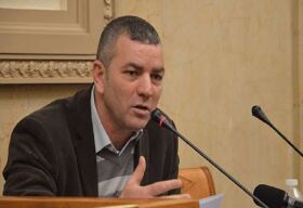 صورة معبرة عن الموضوع عادل لطيفي