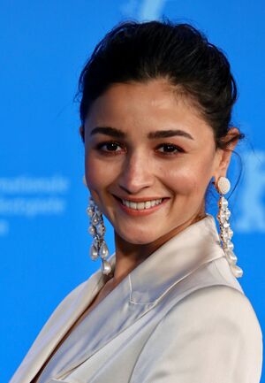 Alia Bhatt at Berlinale 2022 Ausschnitt.jpg