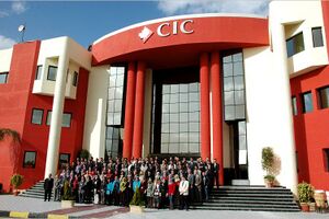 شعار الكلية الكندية الدولية.png