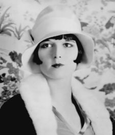 Louise Brooks detail ggbain.32453u.jpg