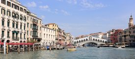Panorama of Canal Grande and Ponte di Rialto, Venice - September 2017.jpg