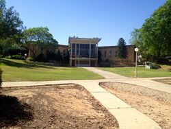 חדר האוכל בקיבוץ.jpg