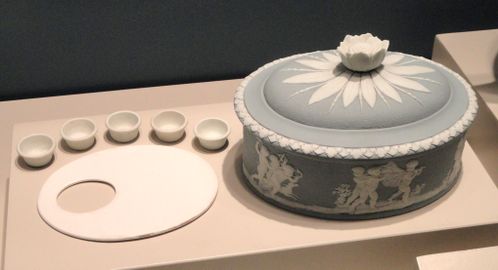 A copy of the Blue Jasper tea set exhibited at the attached museum