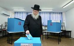 ياكوڤ ليتسمان زعيم حزب التوراة المتحد يدلي بصوته في 17 سبتمبر 2019.