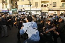 اعتمد مبارك على قوات الشرطة لحفظ نظامه بدرجة عالية جداً طيلة سنوات حكمه. إلا أن مظاهرات يوم الغضب هي الأكبر والأكثر تنظيماً بين كل محاولات العصيان المدني التي واجهتها الشرطة على مر العقود.