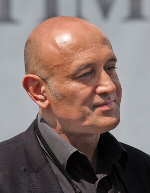 Jim Al-Khalili (cropped and shadow enhanced).jpg