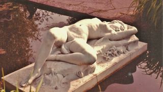 Näckrosen (Water Lily), Stockholm 1892, by Swedish sculptor Per Hasselberg (1850-1894). Here a copy from 1953 in marble by جوڤاني أرديني (إيطاليا) placed in Rottneros Park near Sunne في Värmland/السويد.