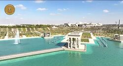 بحيرة اصطناعية في حديقة القصر الرئاسي.